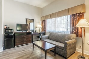 Habitación, 1 cama de matrimonio grande con sofá cama, no fumadores (Upgrade) | Ropa de cama de alta calidad y colchones con acolchado adicional