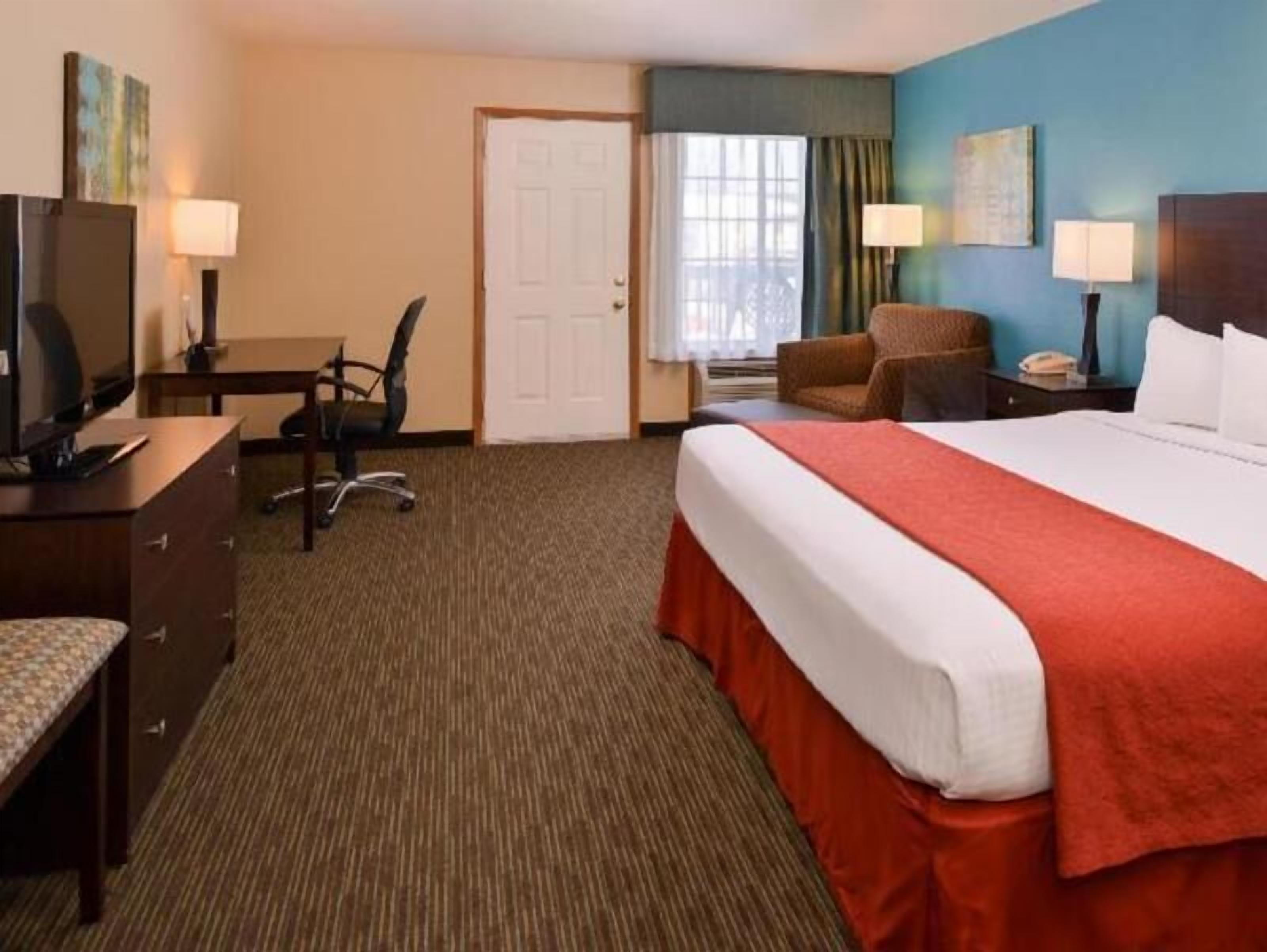 Blackout drapes, iron/ironing board, rollaway beds, free WiFi