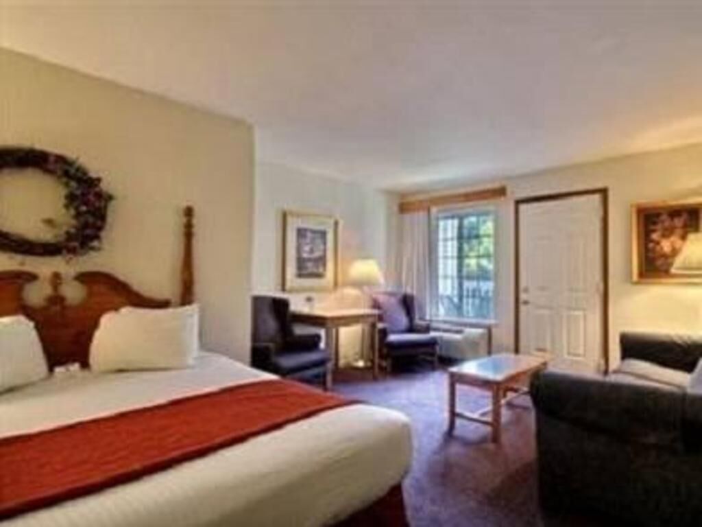 Blackout drapes, iron/ironing board, rollaway beds, free WiFi