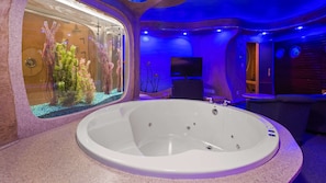 Suite, 1 King-Bett, Nichtraucher, Whirlpool | 1 Schlafzimmer, Verdunkelungsvorhänge, Bügeleisen/Bügelbrett
