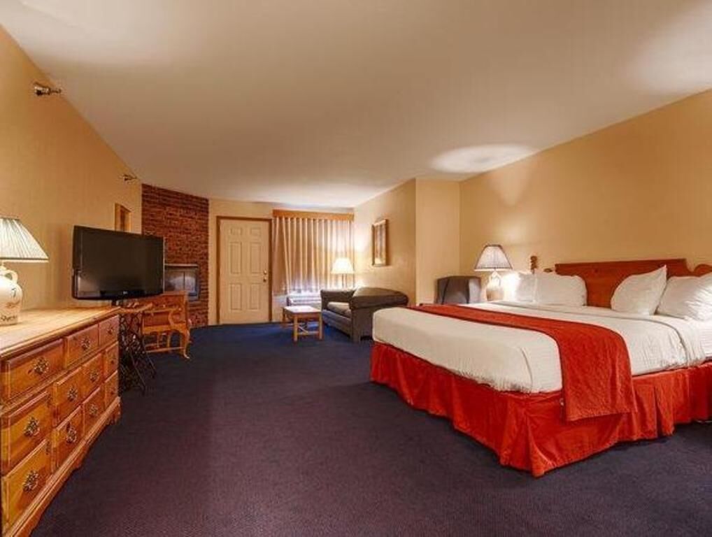 Blackout drapes, iron/ironing board, rollaway beds, free WiFi