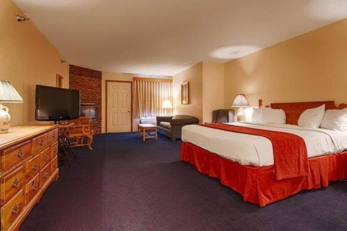 Blackout drapes, iron/ironing board, rollaway beds, free WiFi