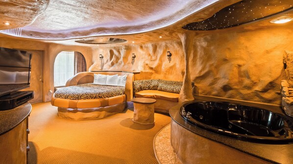 Suite, 1 King Bed, Non Smoking, Jetted Tub | Blackout drapes, iron/ironing board, rollaway beds, free WiFi