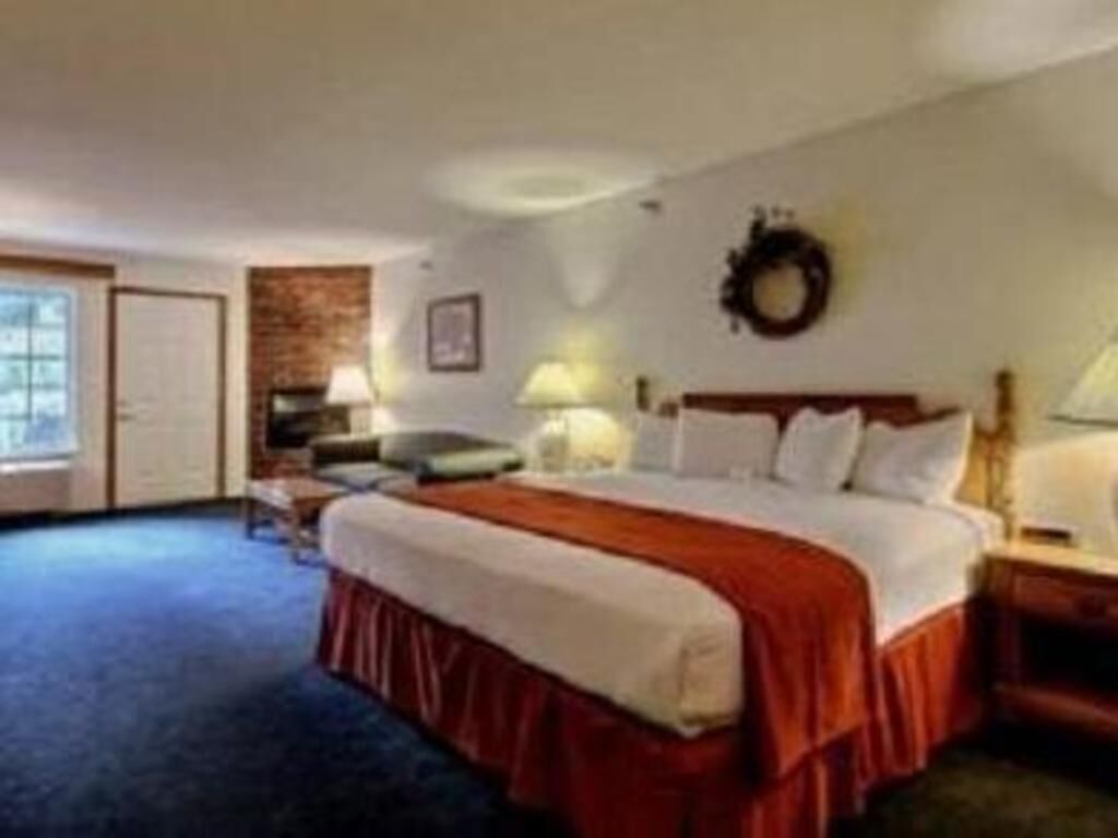 Blackout drapes, iron/ironing board, rollaway beds, free WiFi