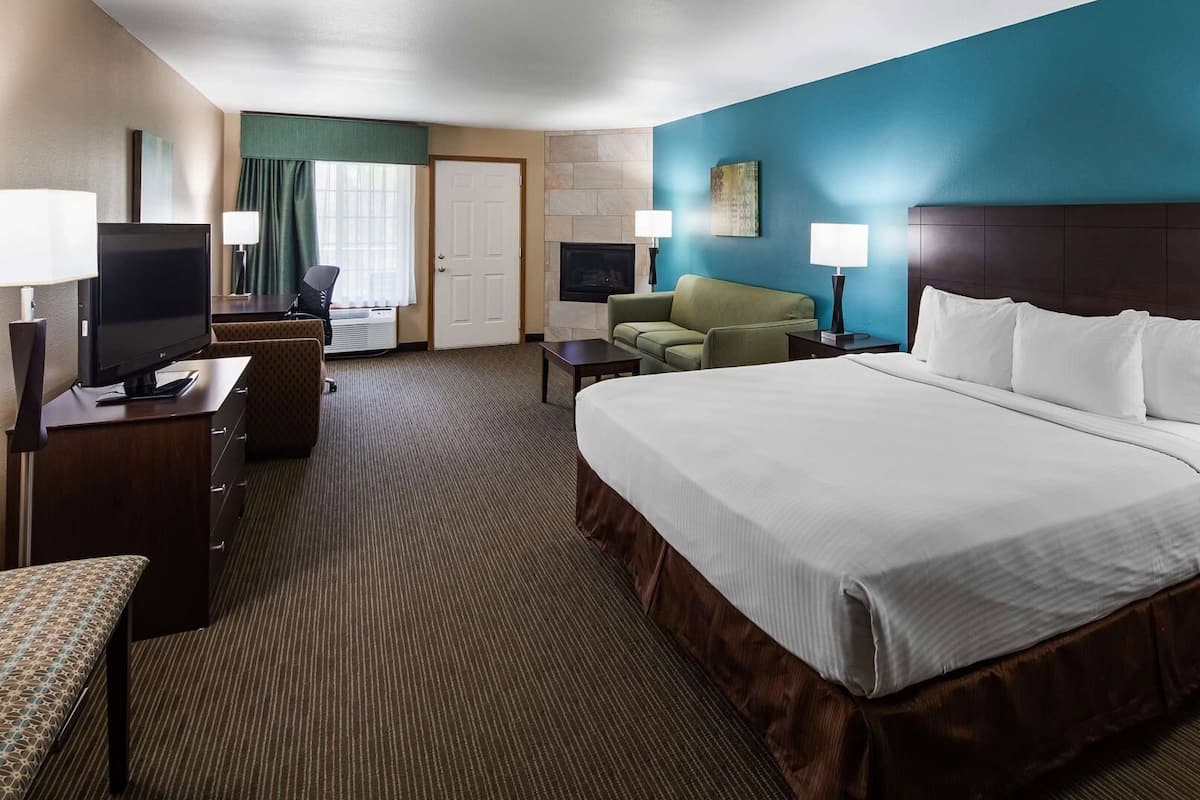 Blackout drapes, iron/ironing board, rollaway beds, free WiFi