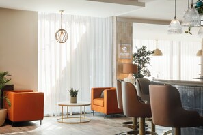 Breakfast, lunch served; international cuisine, al fresco dining  - voco Southampton by IHG (Southampton)