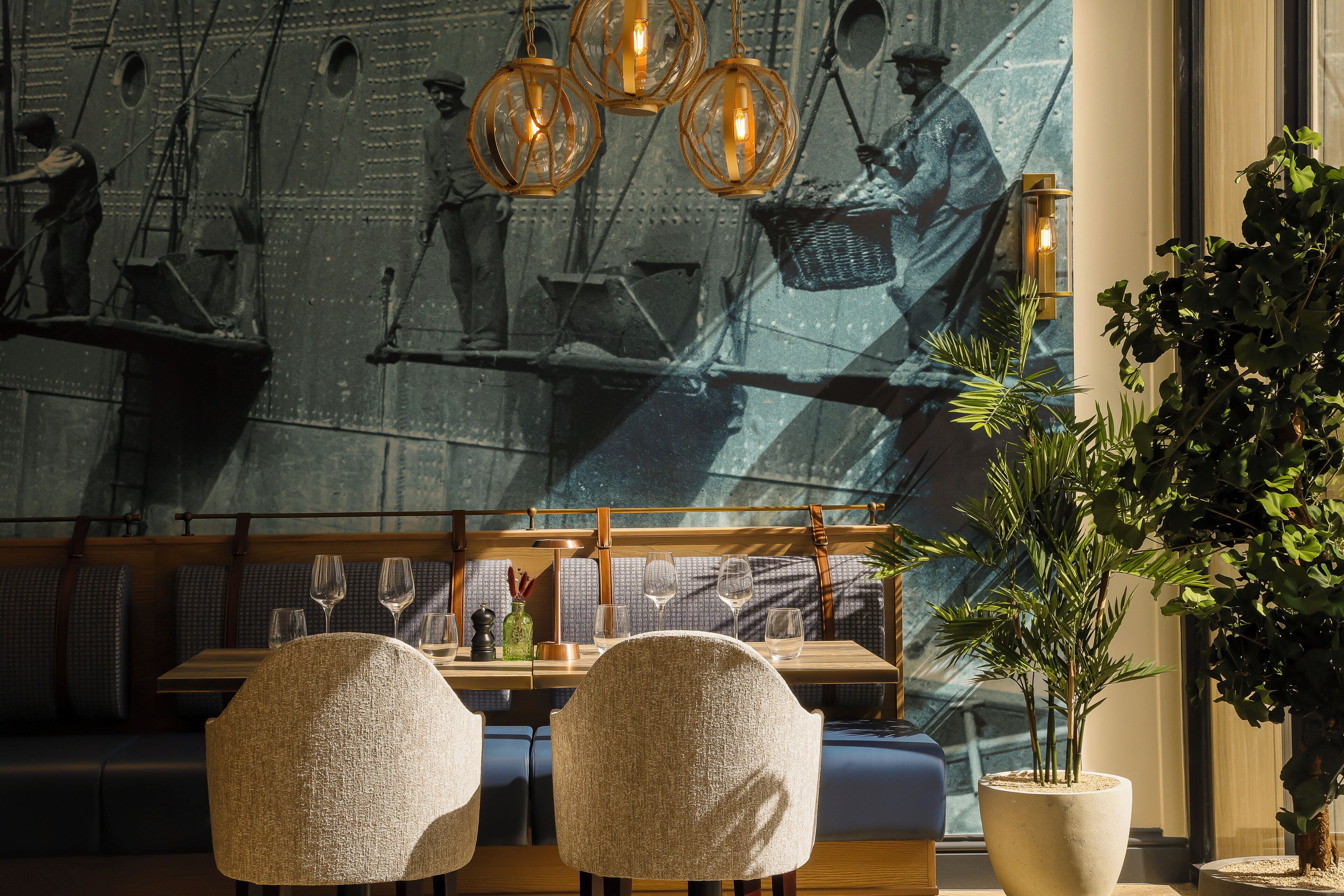 breakfast, lunch served; international cuisine, al fresco dining