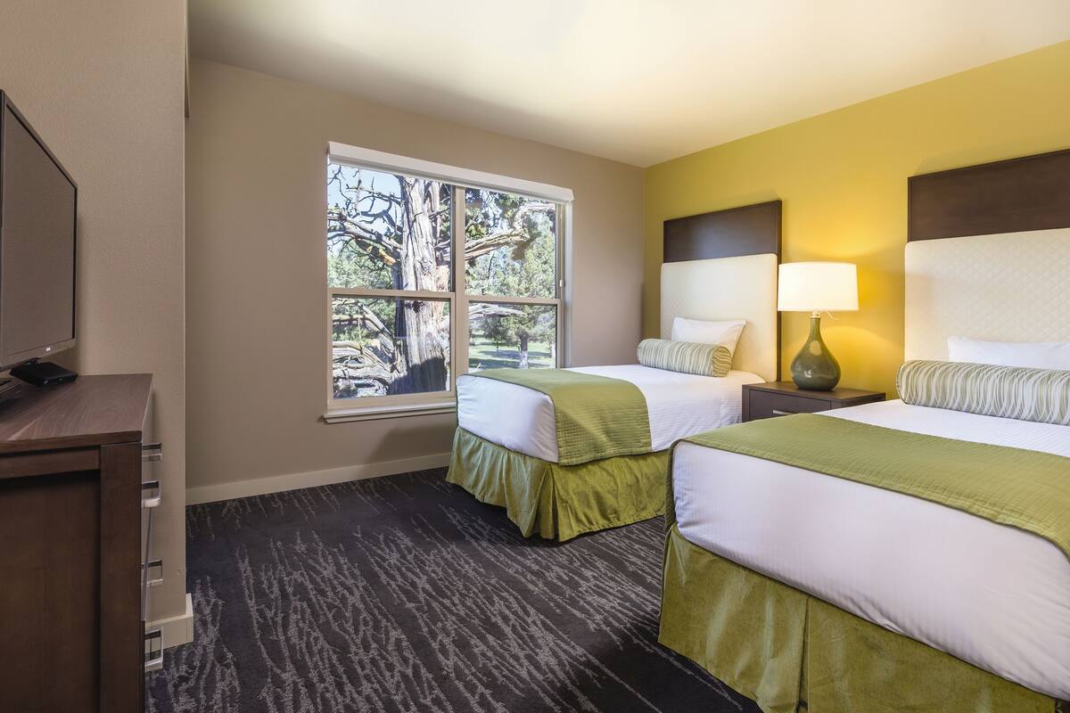 standard condo, 2 bedrooms, non smoking, kitchen | down duvets, blackout curtains, iron/ironing board, wifi