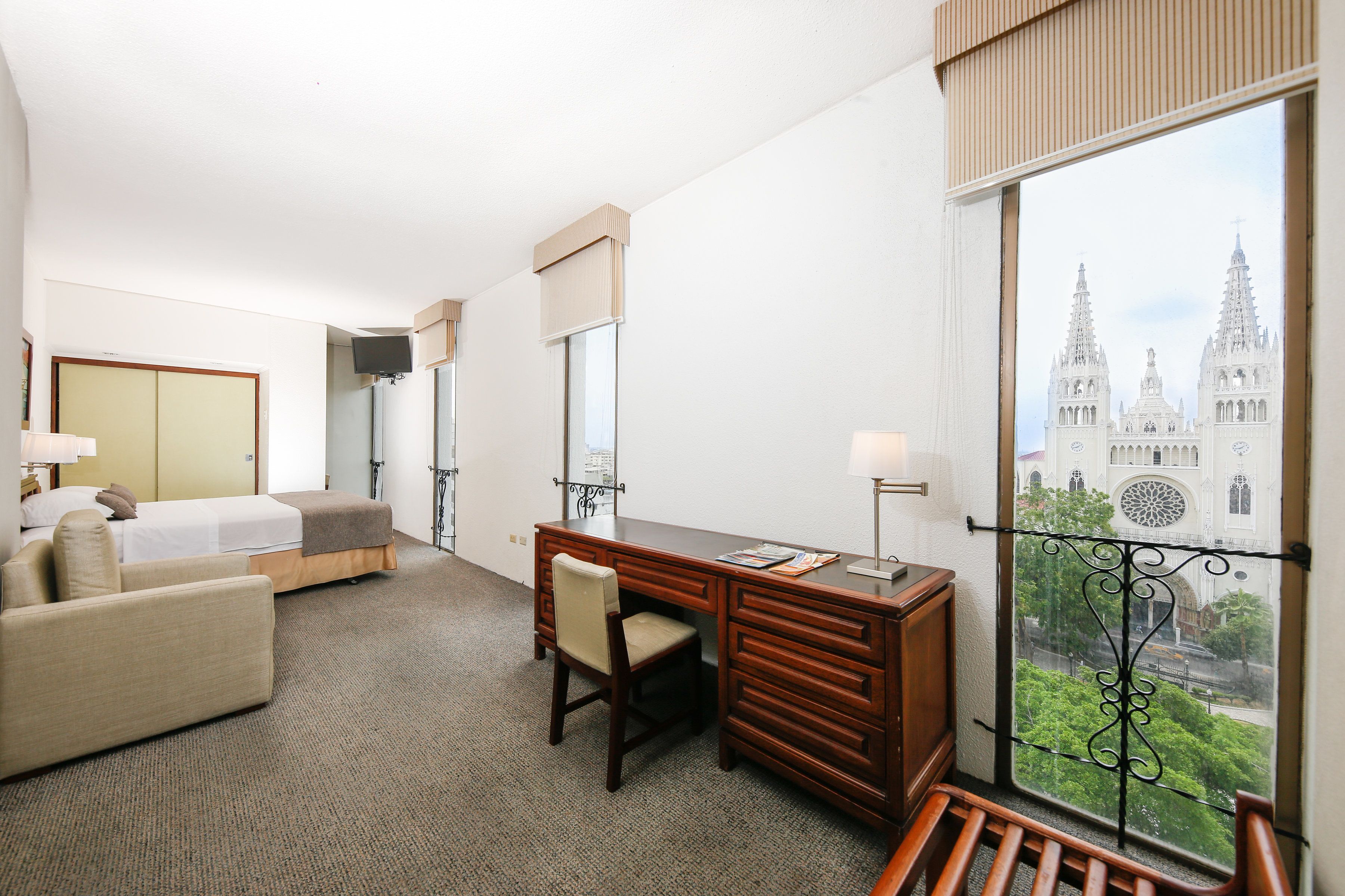 standard double room, 1 queen bed | living area | 21-inch tv with cable channels