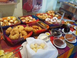Se ofrece un desayuno continental entre semana (por un coste adicional)