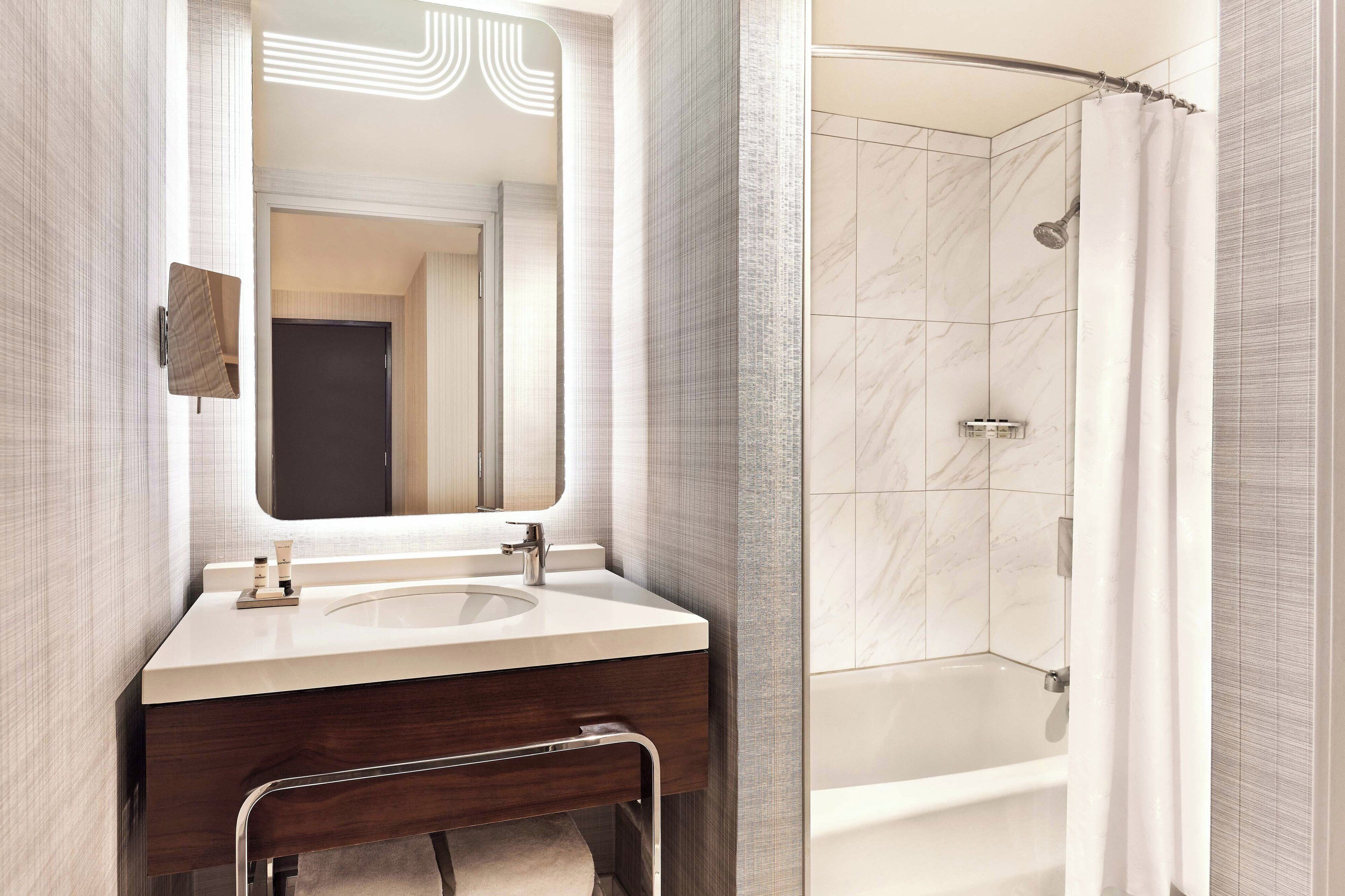 combined shower/bathtub, deep-soaking bathtub, free toiletries