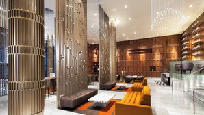 Lobby-lounge