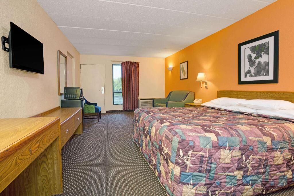 Desk, rollaway beds, free WiFi, bed sheets