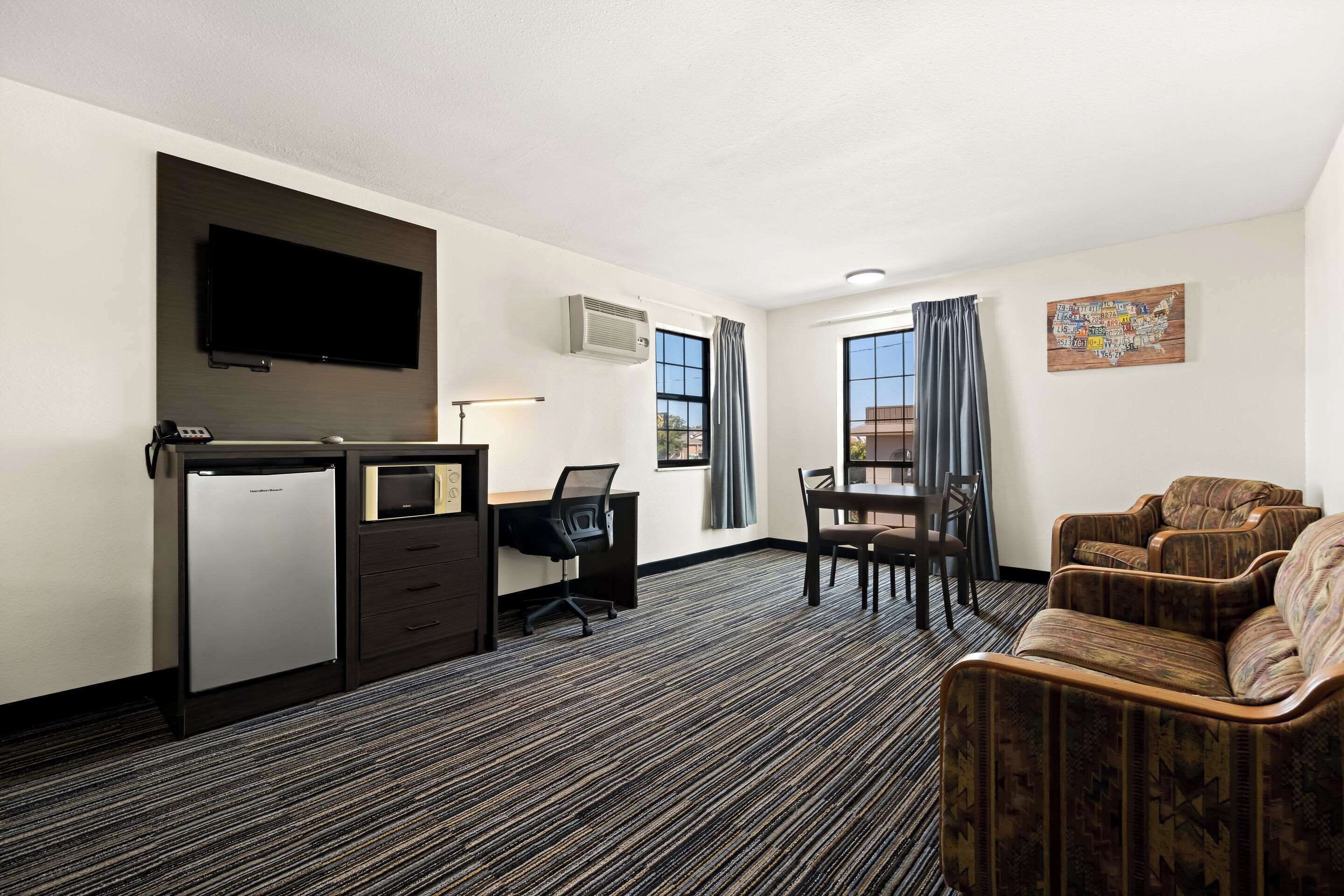 Desk, laptop workspace, iron/ironing board, free WiFi