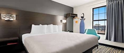 Desk, laptop workspace, iron/ironing board, free WiFi