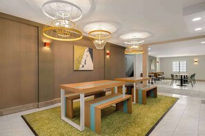 Free daily continental breakfast