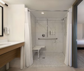 Room, 1 King Bed, Accessible (Mobility & Hearing, Roll-in Shower) | Bathroom shower