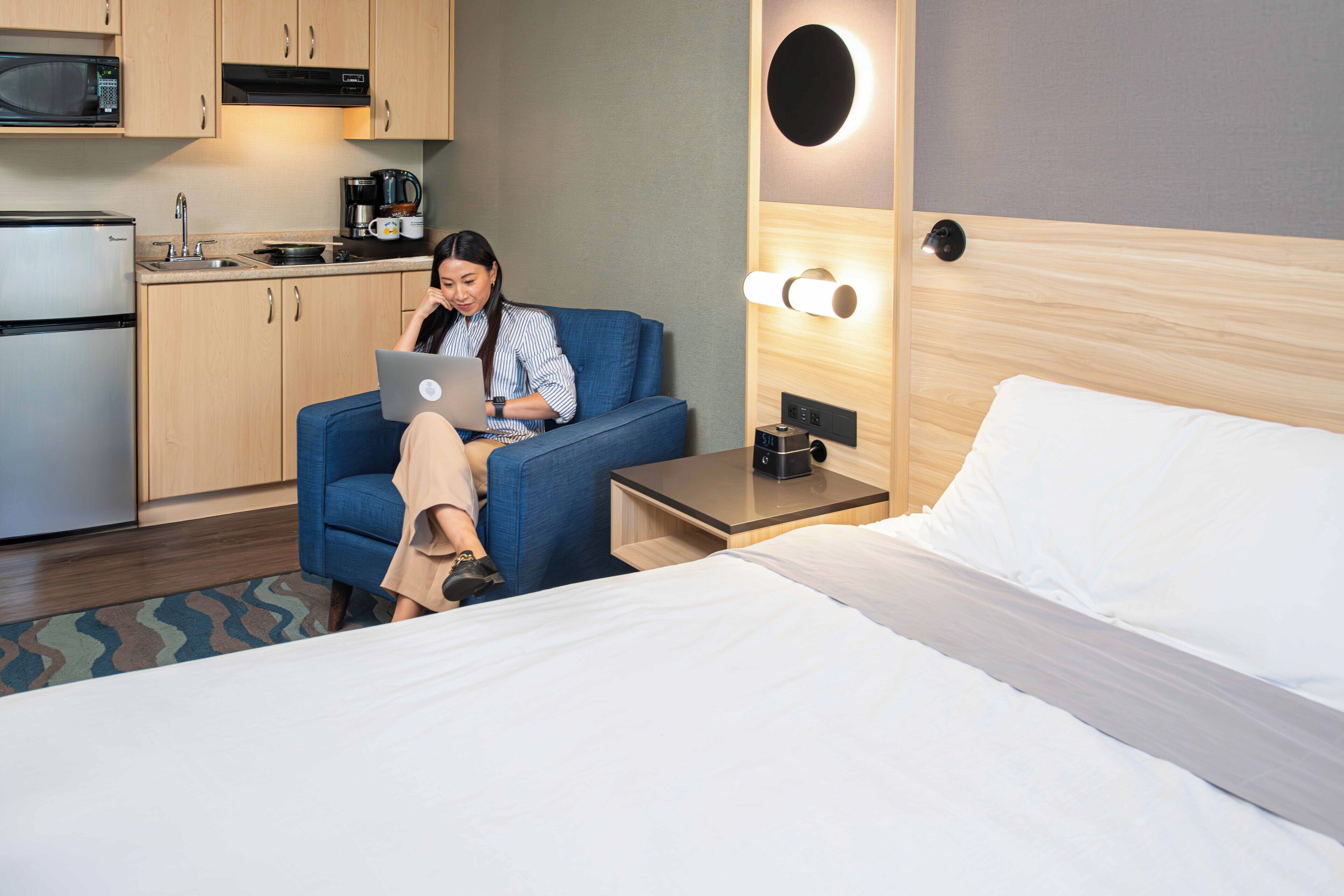 Queen Bed Kitchenette | Pillowtop beds, desk, blackout drapes, soundproofing