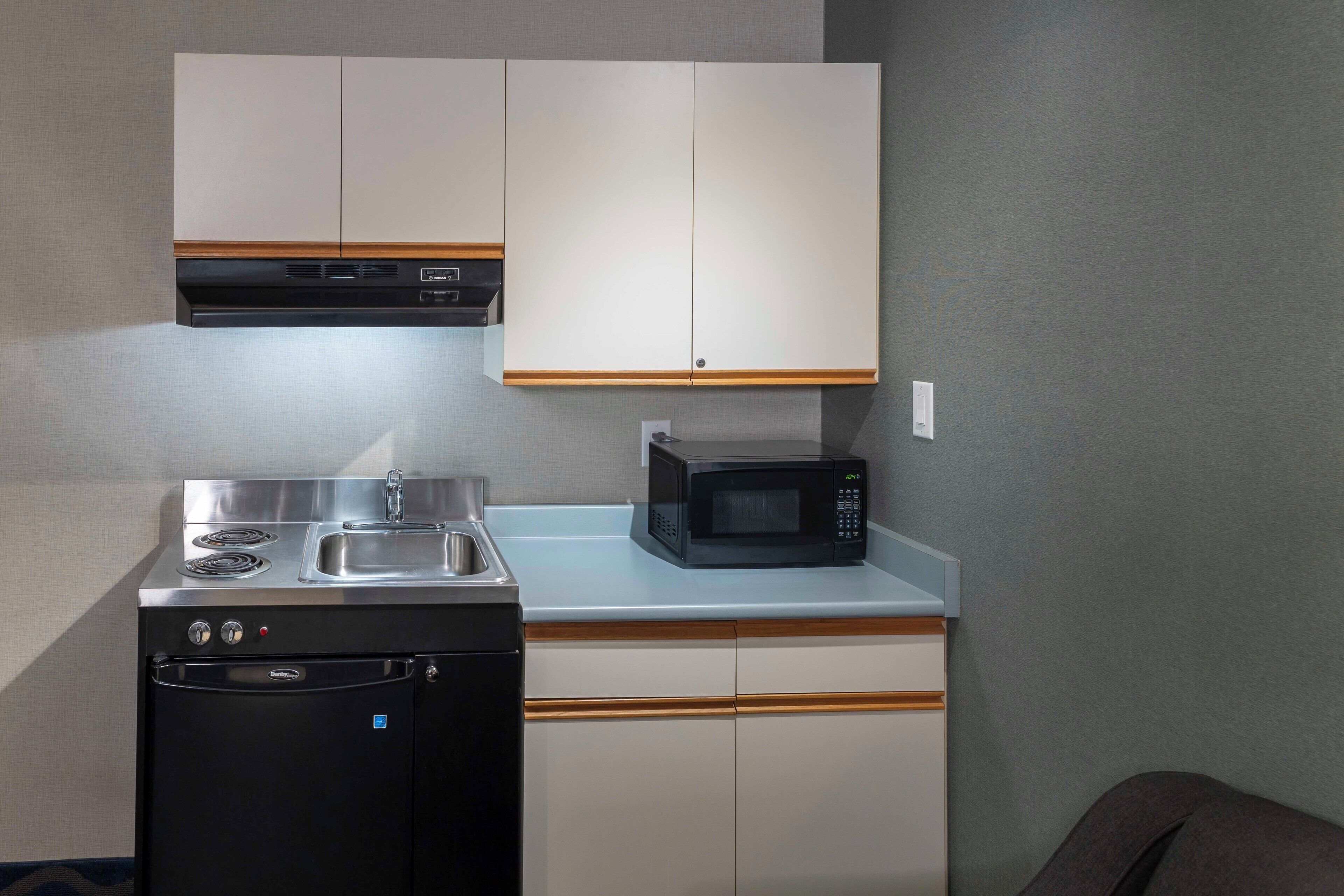 Coffee/tea maker, fridge, electric kettle