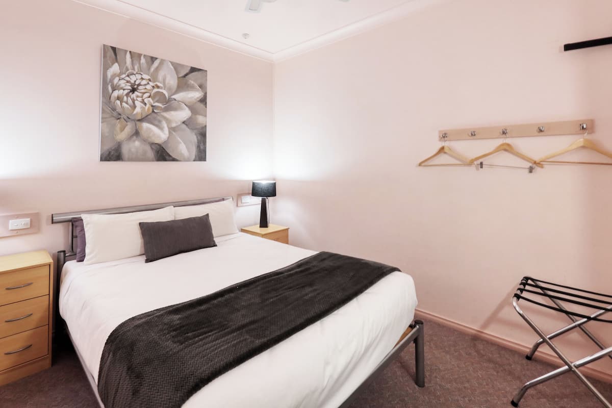 Laptop workspace, iron/ironing board, free WiFi, bed sheets