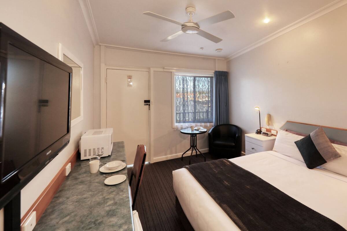 노트북 작업 공간, 다리미/다리미판, 무료 WiFi, 알람 시계