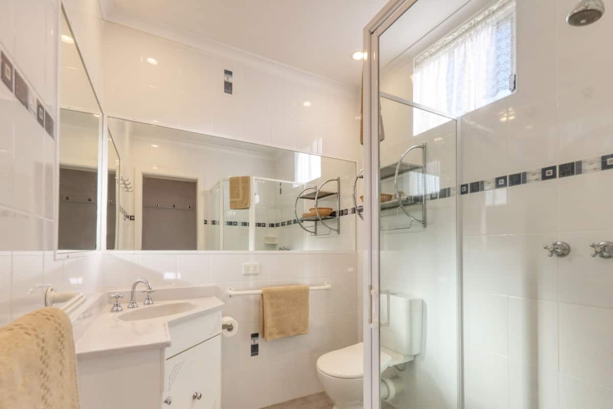 shower, free toiletries, hair dryer, towels