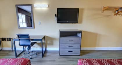Econo Lodge at Military Circle