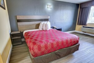 Tabla de planchar con plancha, wifi gratis y ropa de cama 