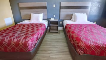 Tabla de planchar con plancha, wifi gratis y ropa de cama