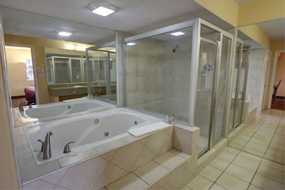 Econo Lodge at Military Circle