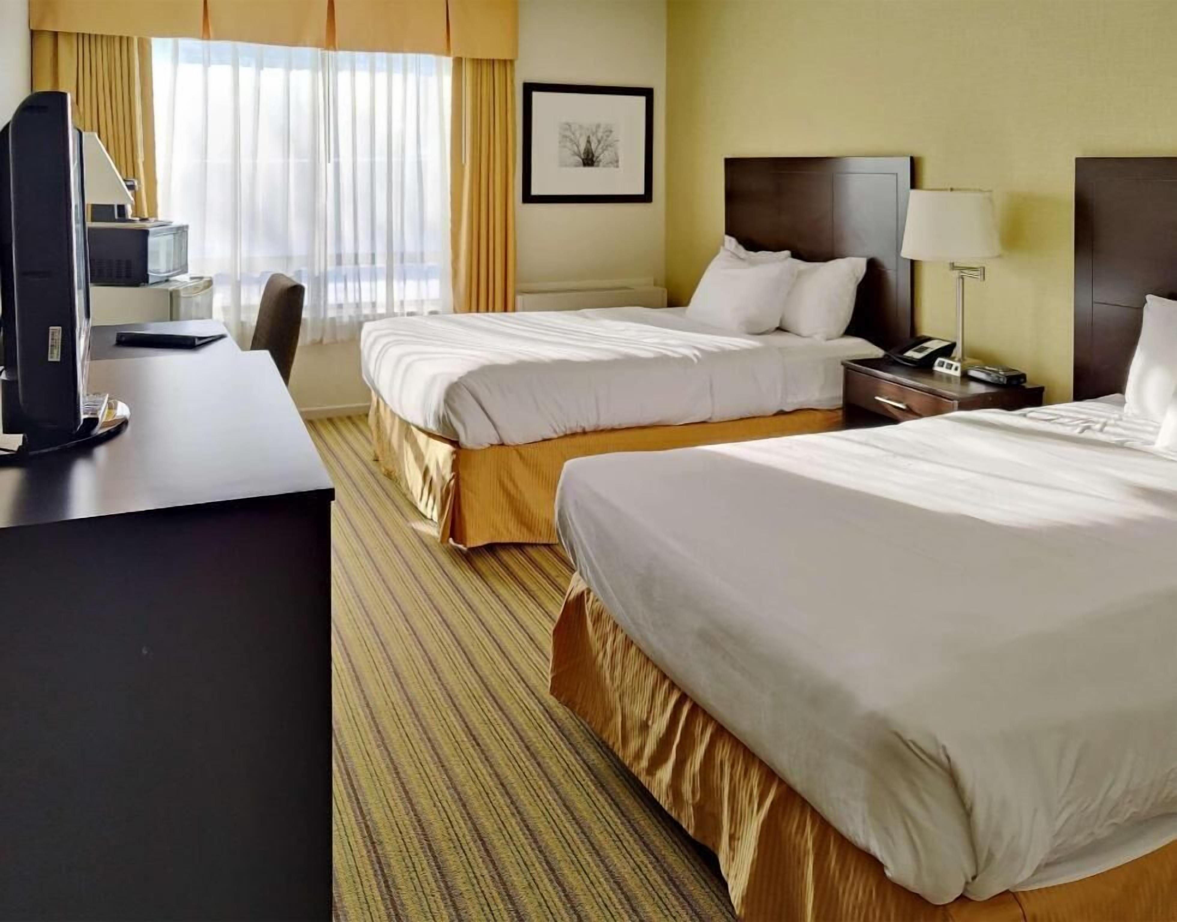 Egyptian cotton sheets, premium bedding, down comforters, desk