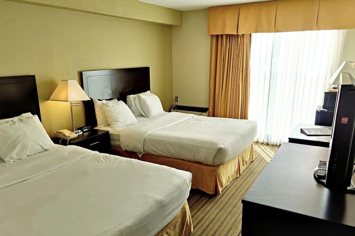 Egyptian cotton sheets, premium bedding, down comforters, desk