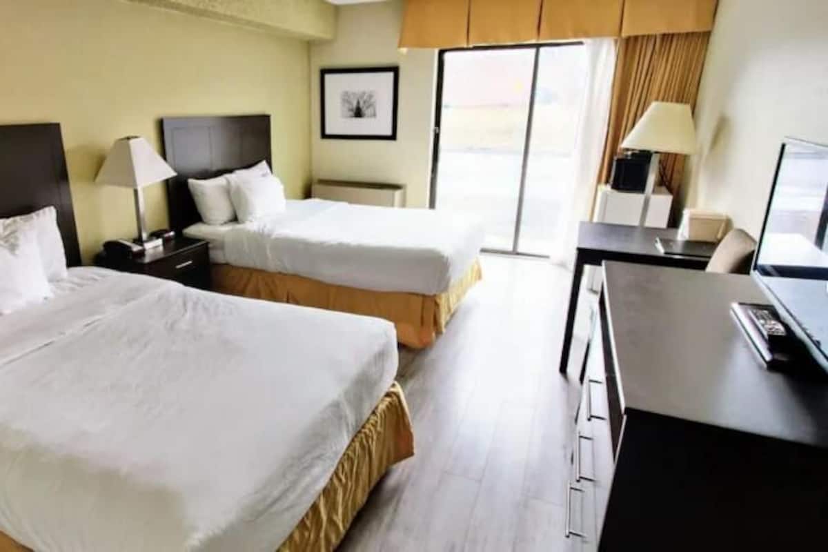 Egyptian cotton sheets, premium bedding, down comforters, desk