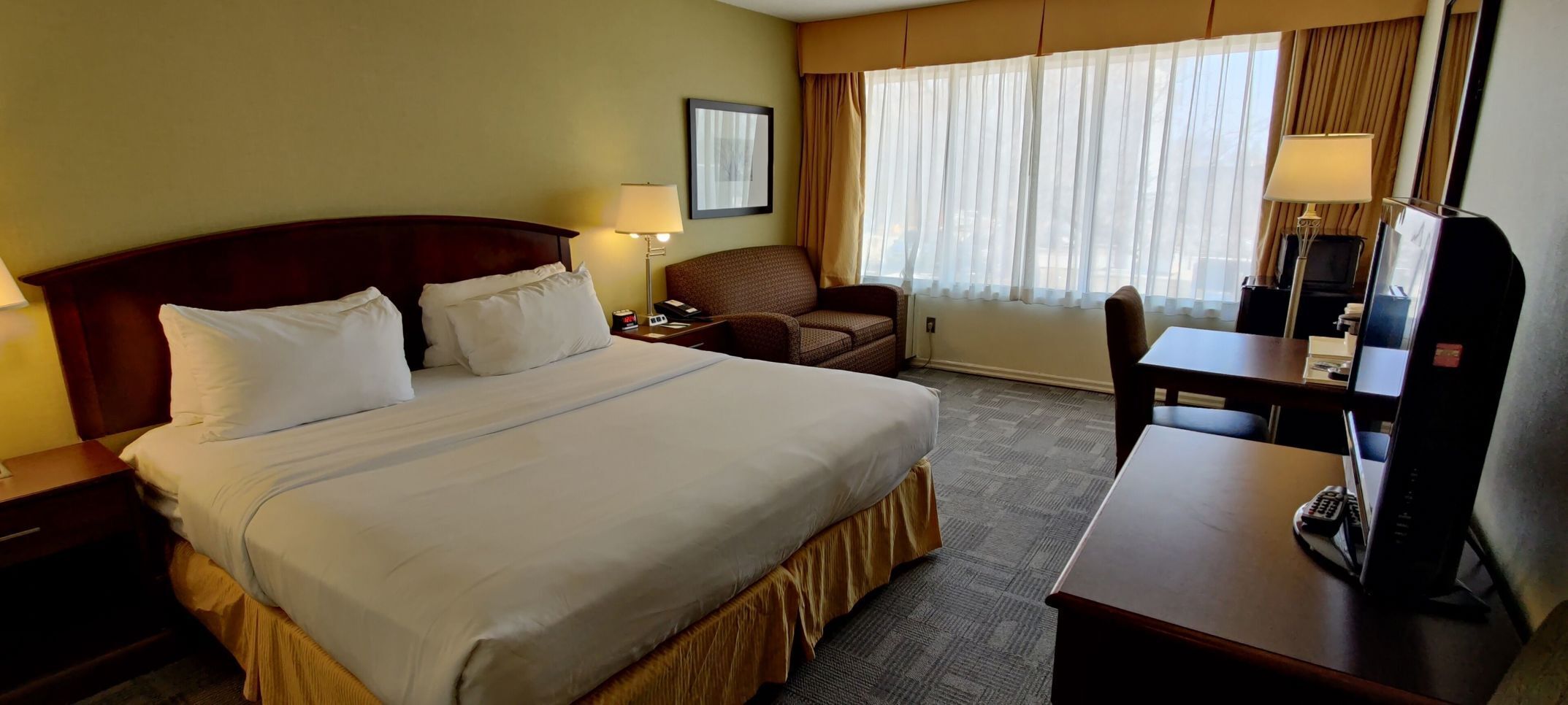 Egyptian cotton sheets, premium bedding, down comforters, desk