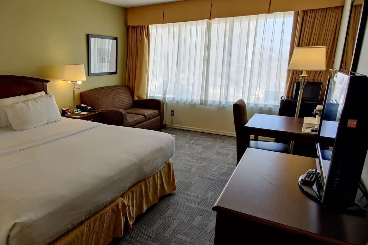 Egyptian cotton sheets, premium bedding, down comforters, desk