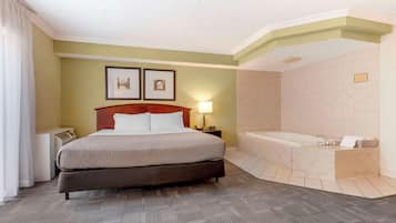 Suite, 1 King Bed, Non Smoking (Upgrade) (Not Pet friendly) | Biancheria in cotone egiziano, biancheria da letto di alta qualità