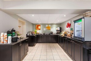 Buffet déjeuner gratuit tous les jours