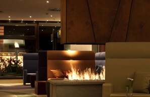 2 bars/lounges, poolside bar