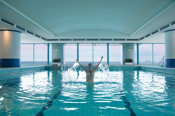 Indoor pool, outdoor pool - Hotel Neptun (Rostock)