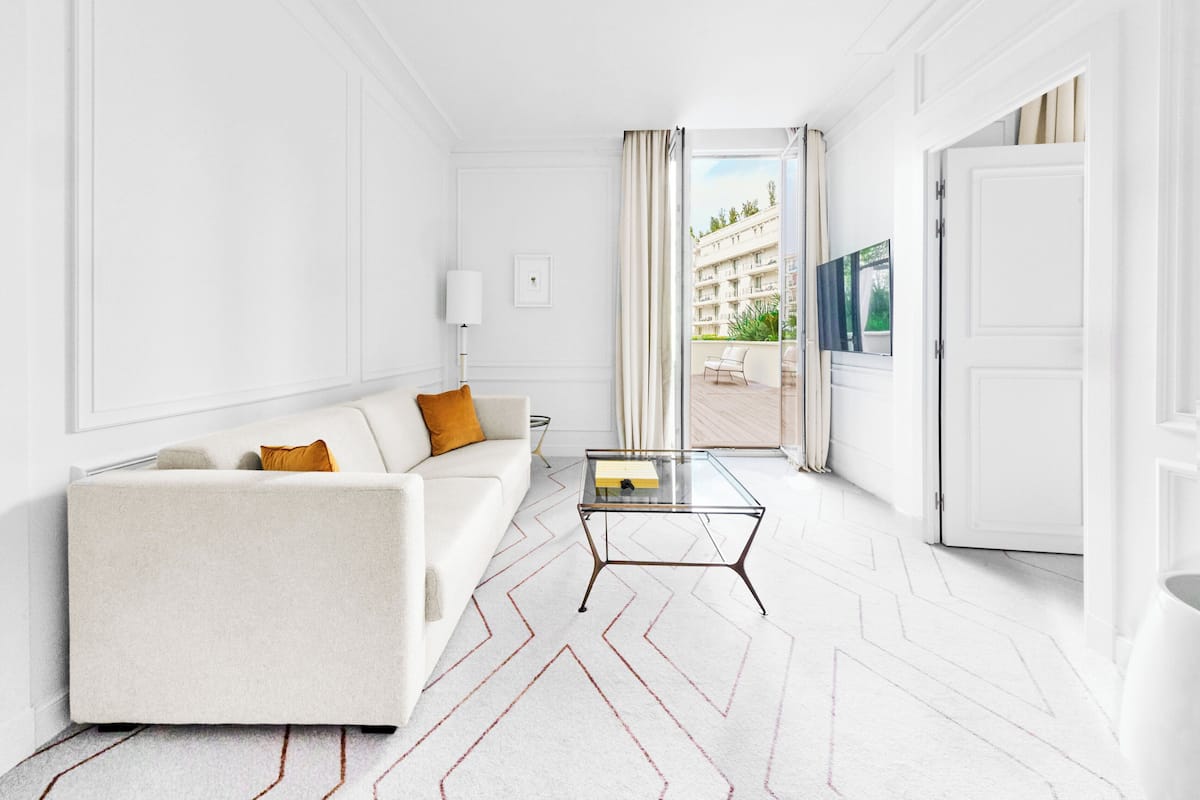 1 bedroom, premium bedding, down duvets, minibar