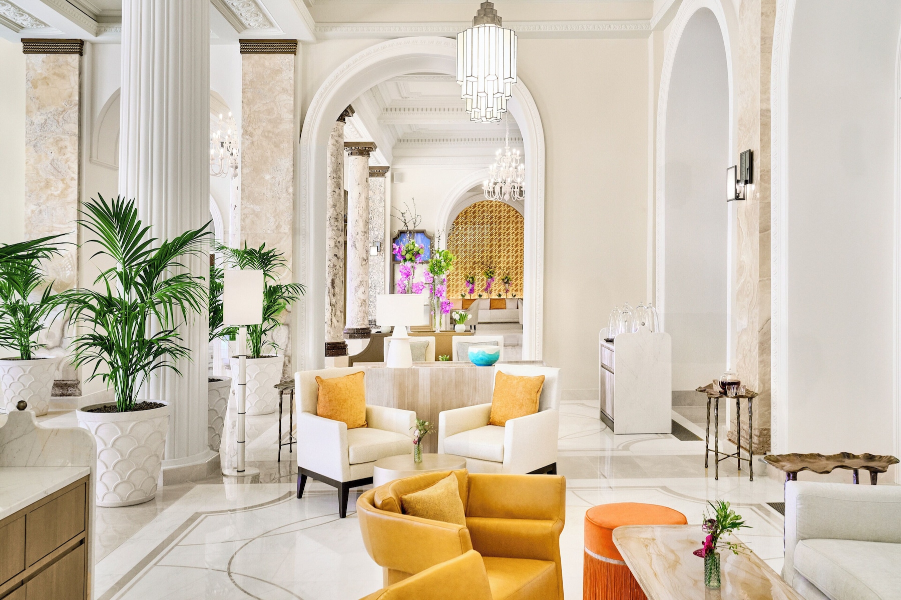 3 bars/lounges, cocktail bar