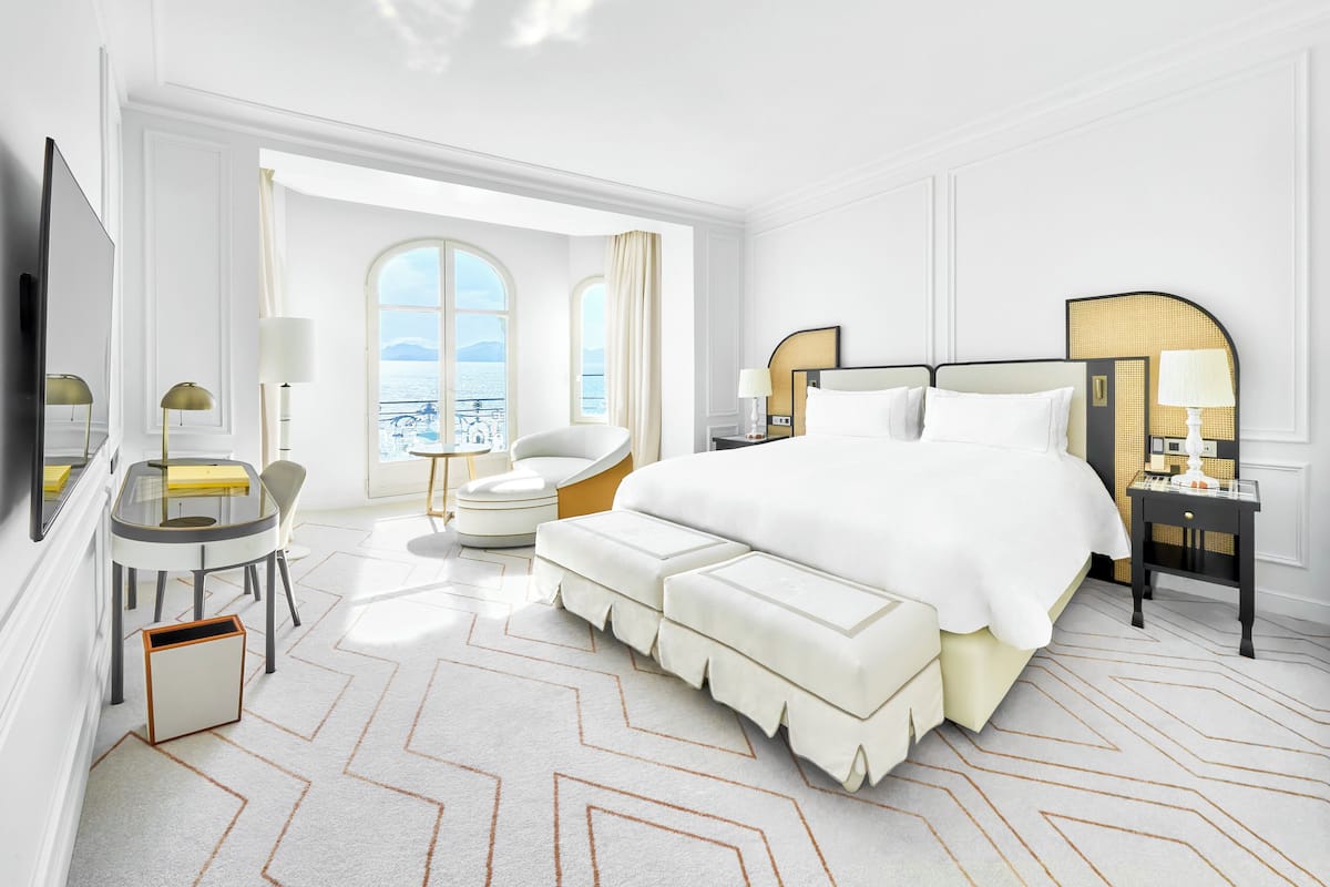 Chambre Premium, 1 très grand lit, vue mer | Literie de qualité supérieure, couette en duvet d'oie, minibar