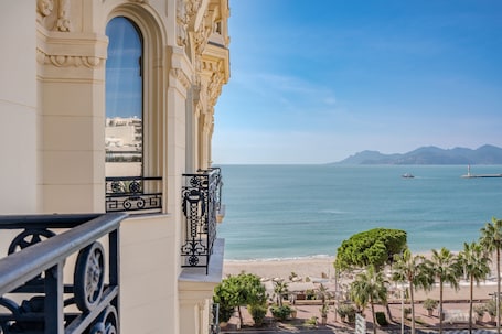 Hochwertige Bettwaren, Daunenbettdecken. Carlton Cannes, a Regent Hotel