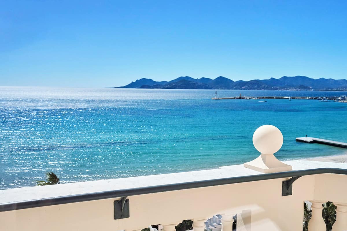 Premium bedding, down comforters, free minibar items, in-room safe