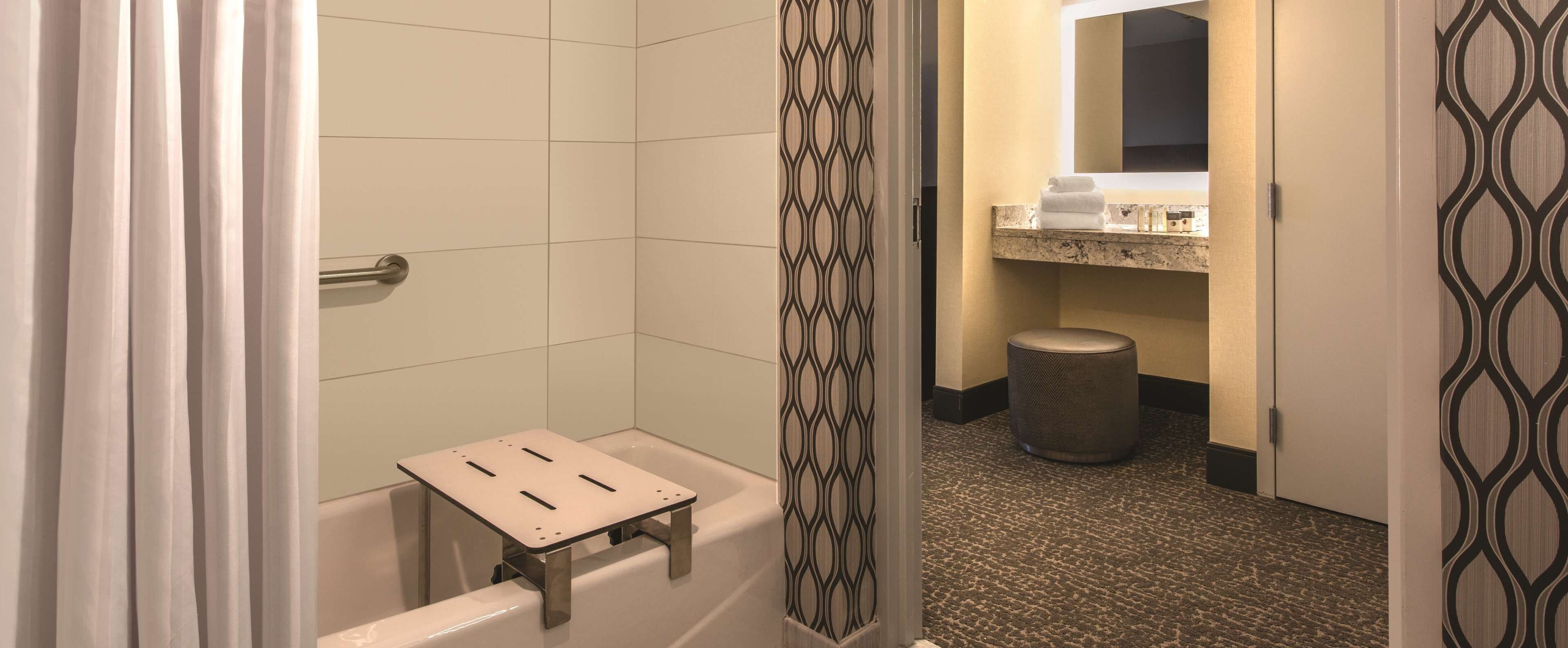 Photo - DoubleTree by Hilton Chicago Schaumburg