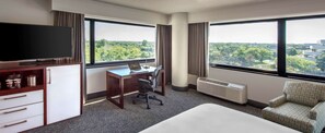 Premium bedding, in-room safe, desk, laptop workspace