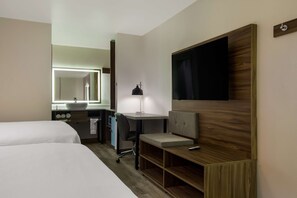 Suite, 2 llits de matrimoni, no fumadors | Matalassos amb encoixinament addicional i escriptori 