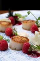 Petit déjeuner, déjeuner et dîner servis sur place