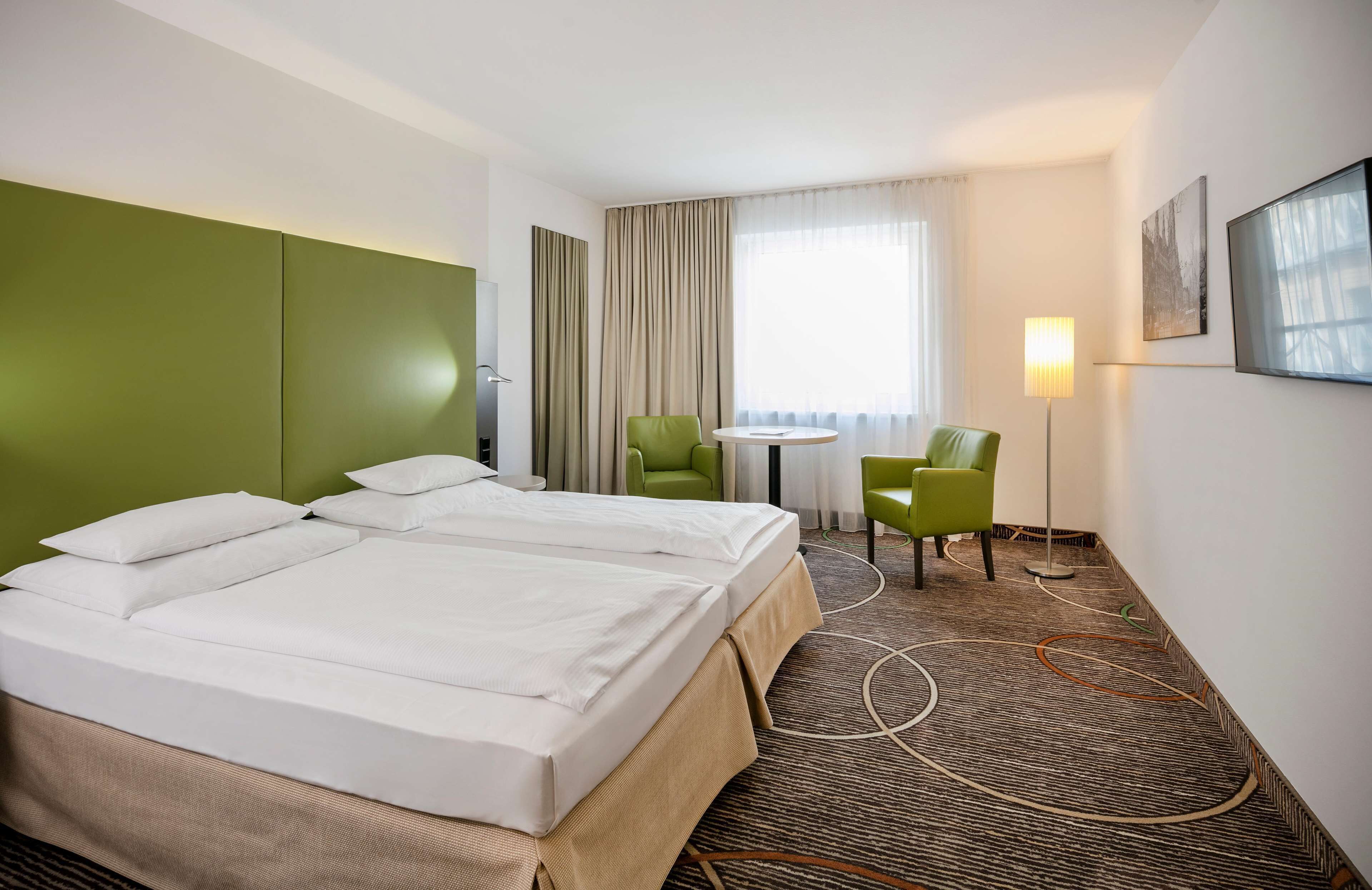 Hypo-allergenic bedding, in-room safe, soundproofing, free WiFi