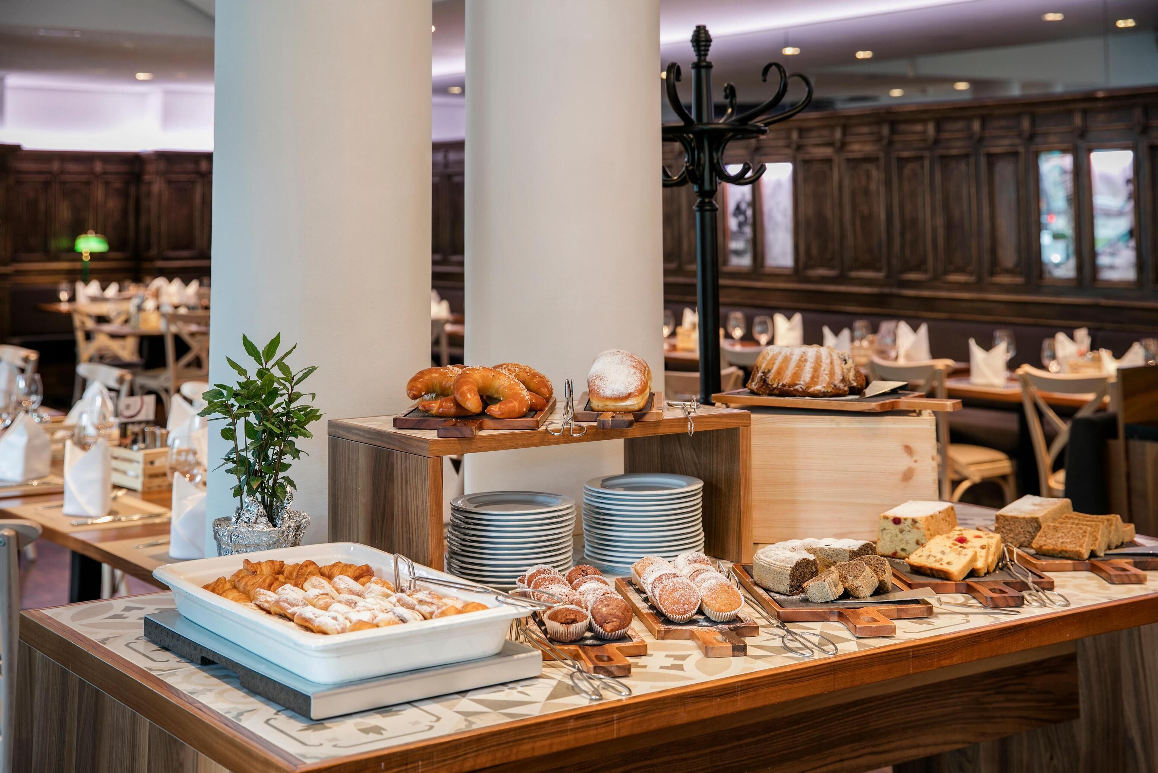 breakfast, lunch and dinner served